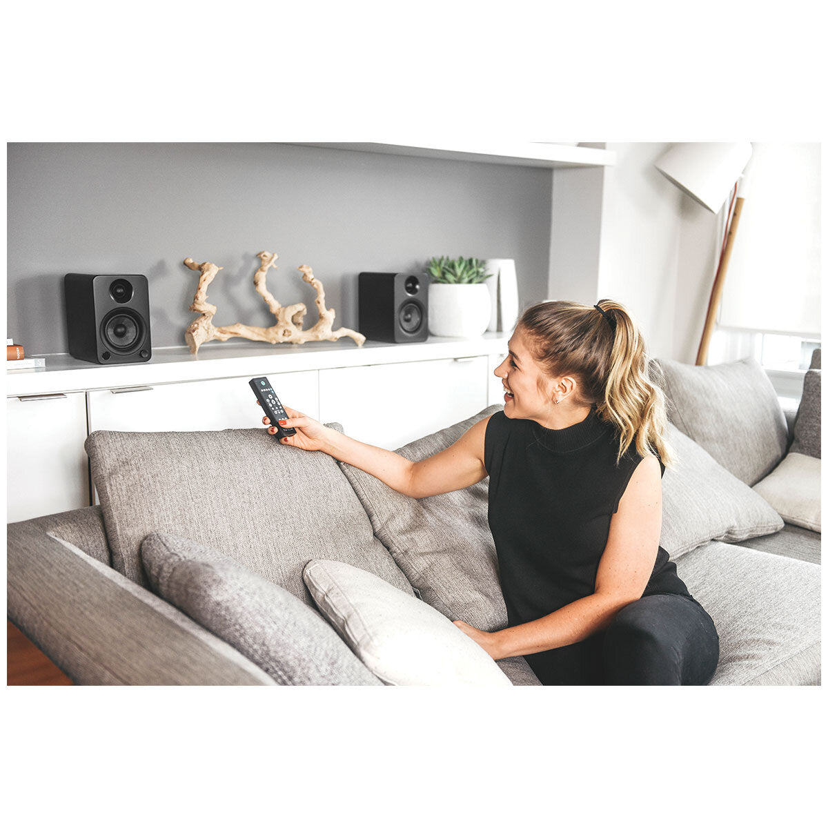 Kanto YU4 140W Powered Bookshelf Speakers With Bluetooth And Phono Preamp Matte Black KO-YU4MB-I - SuperSaverAU - view 6