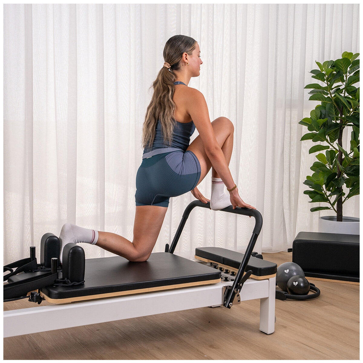 Lifespan Fitness Contour Studio reformer bed set - aluminium frame - black accents - LFRF-CONTSTU