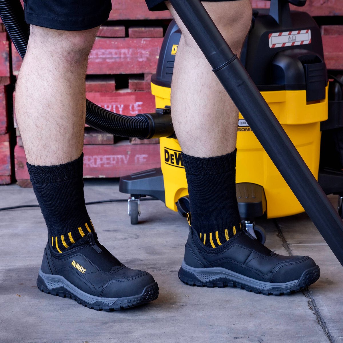 Dewalt Black Stride Safety Work Shoe Size 6 - Water Resistant - SRC Slip Resistant - Steel Cap - SuperSaverAU - view 3