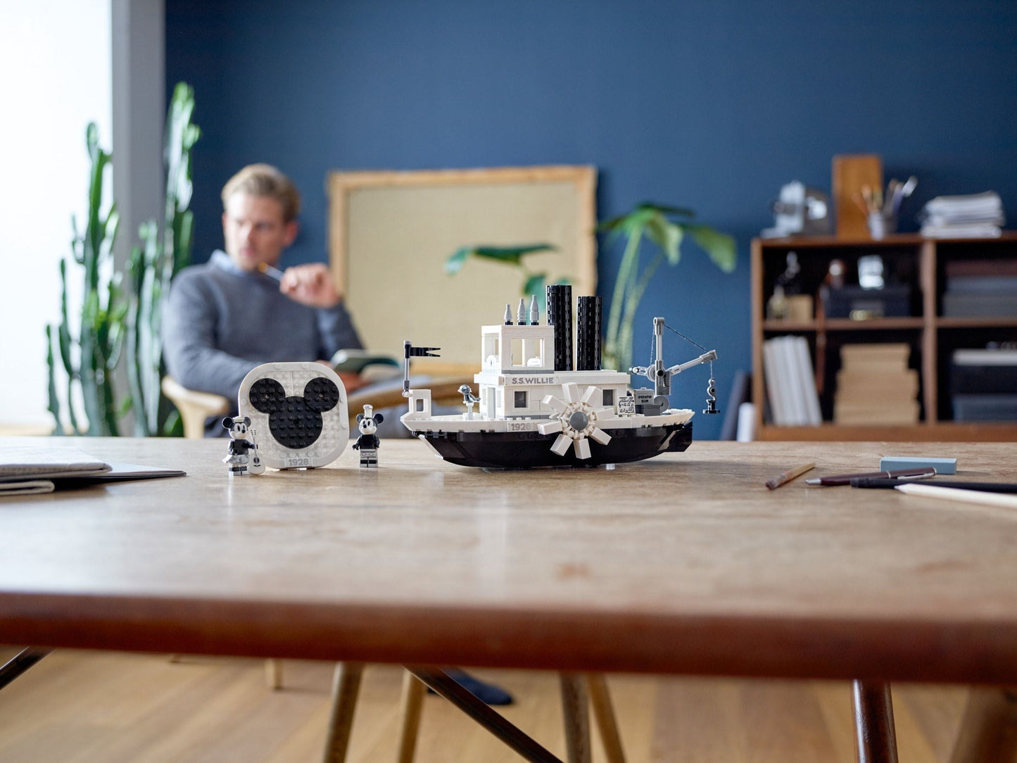 LEGO 21317 Steamboat Willie: Retro Mickey Mouse Set