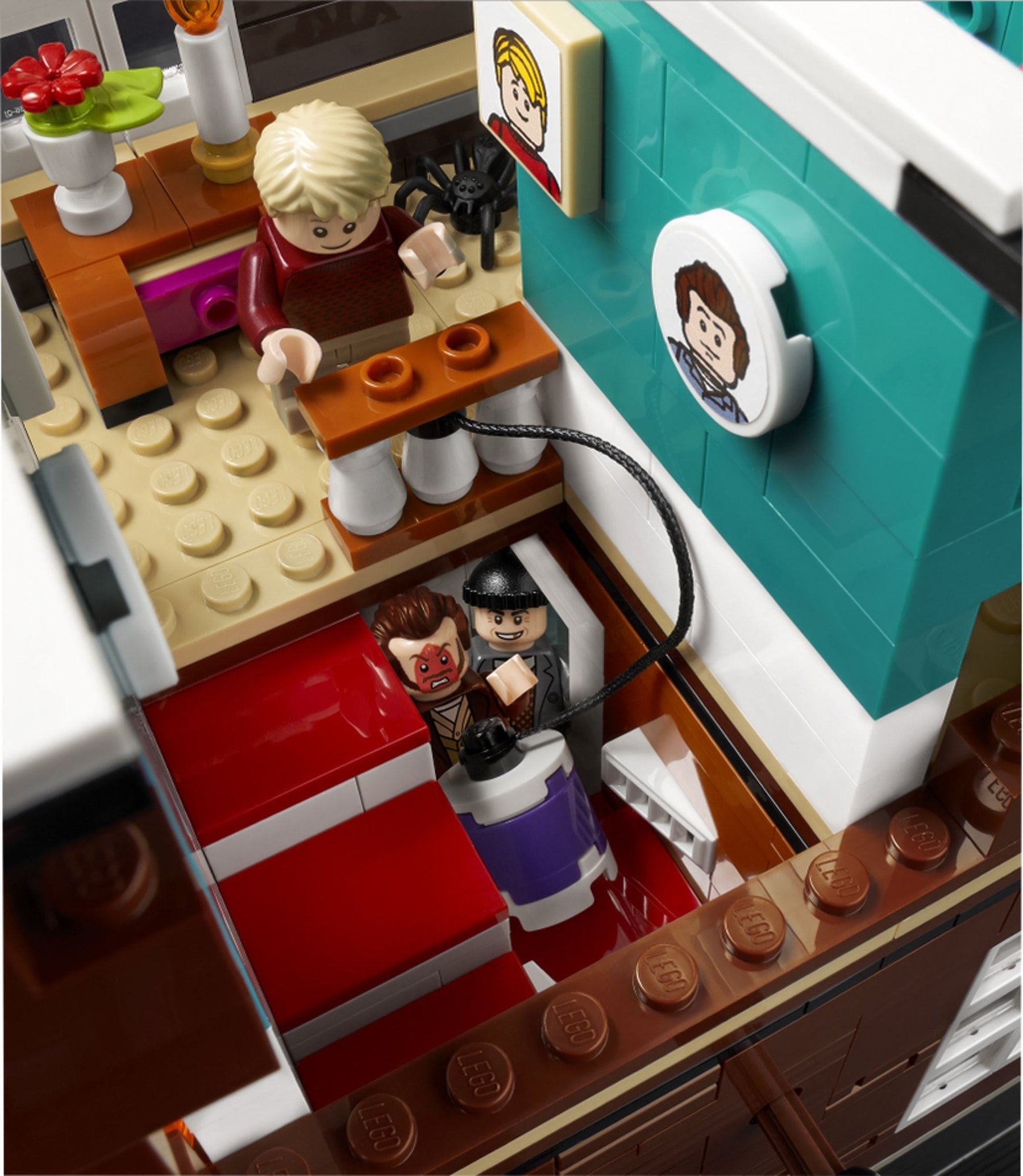 LEGO 21330 Home Alone House - Festive Display Set - SuperSaverAU - view 4