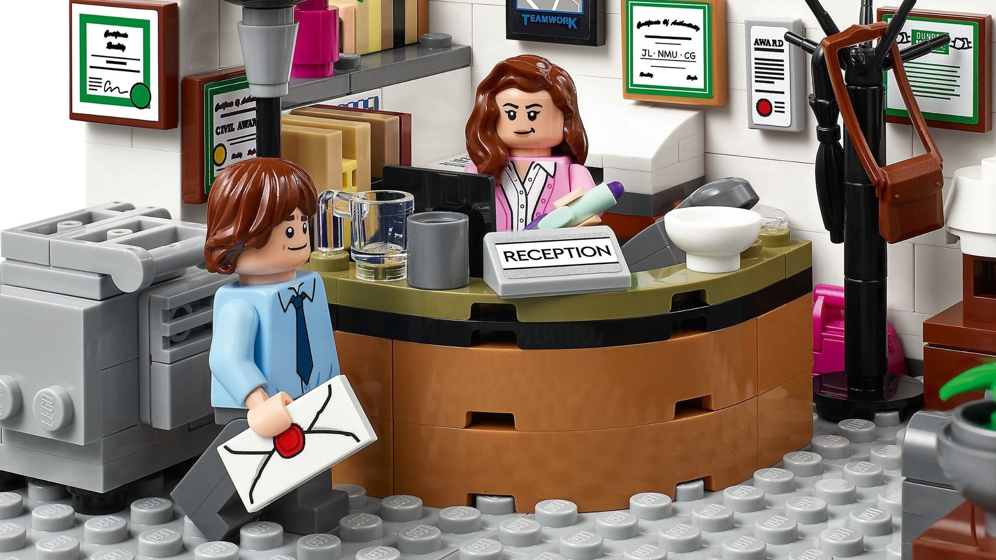 LEGO Ideas 21336 The Office- Auzzi Store