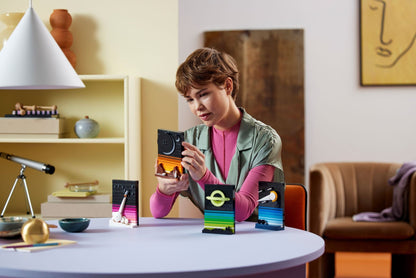 LEGO IDEAS Series 21340 Tales of the Space Age- Auzzi Store