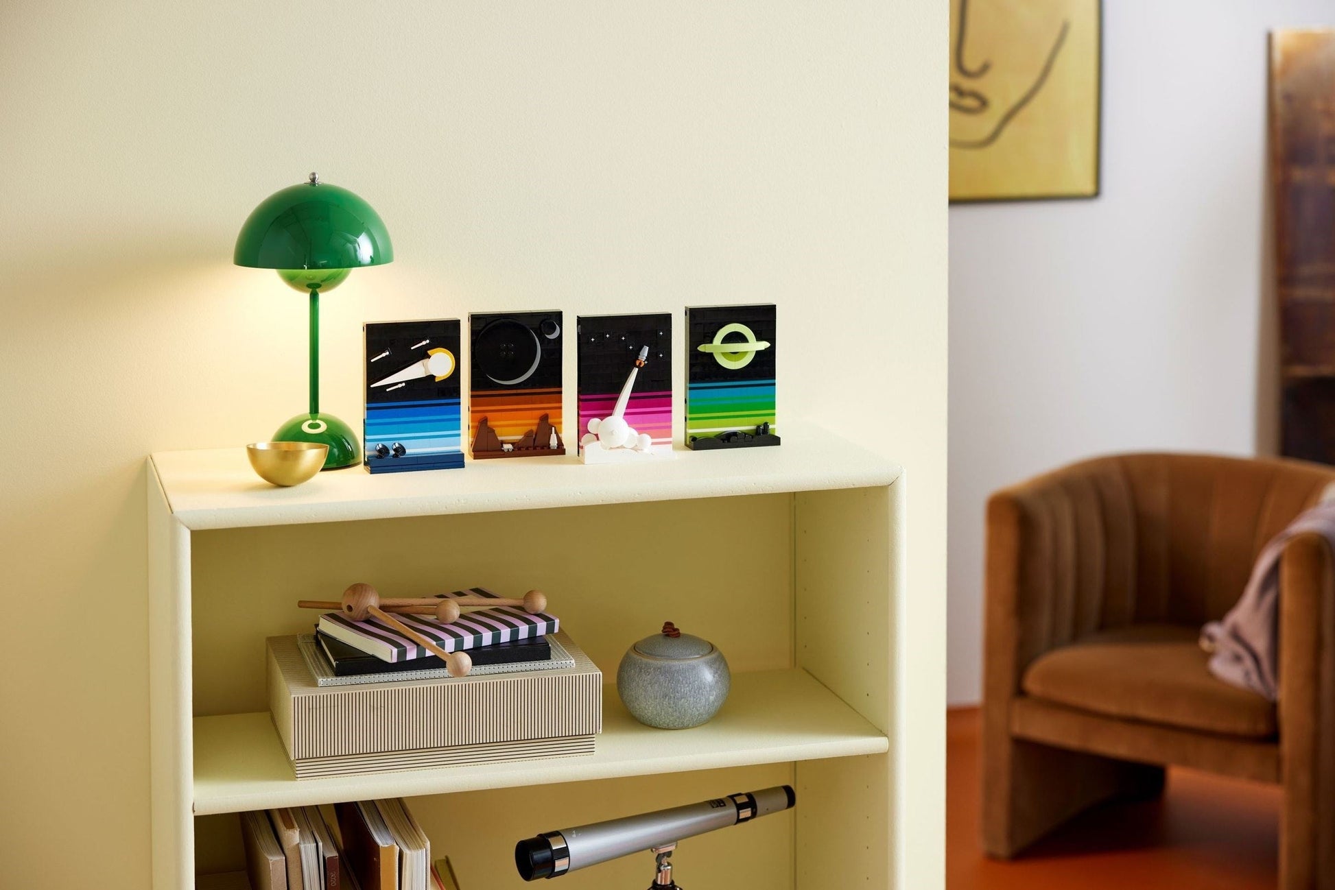 LEGO IDEAS Series 21340 Tales of the Space Age- Auzzi Store