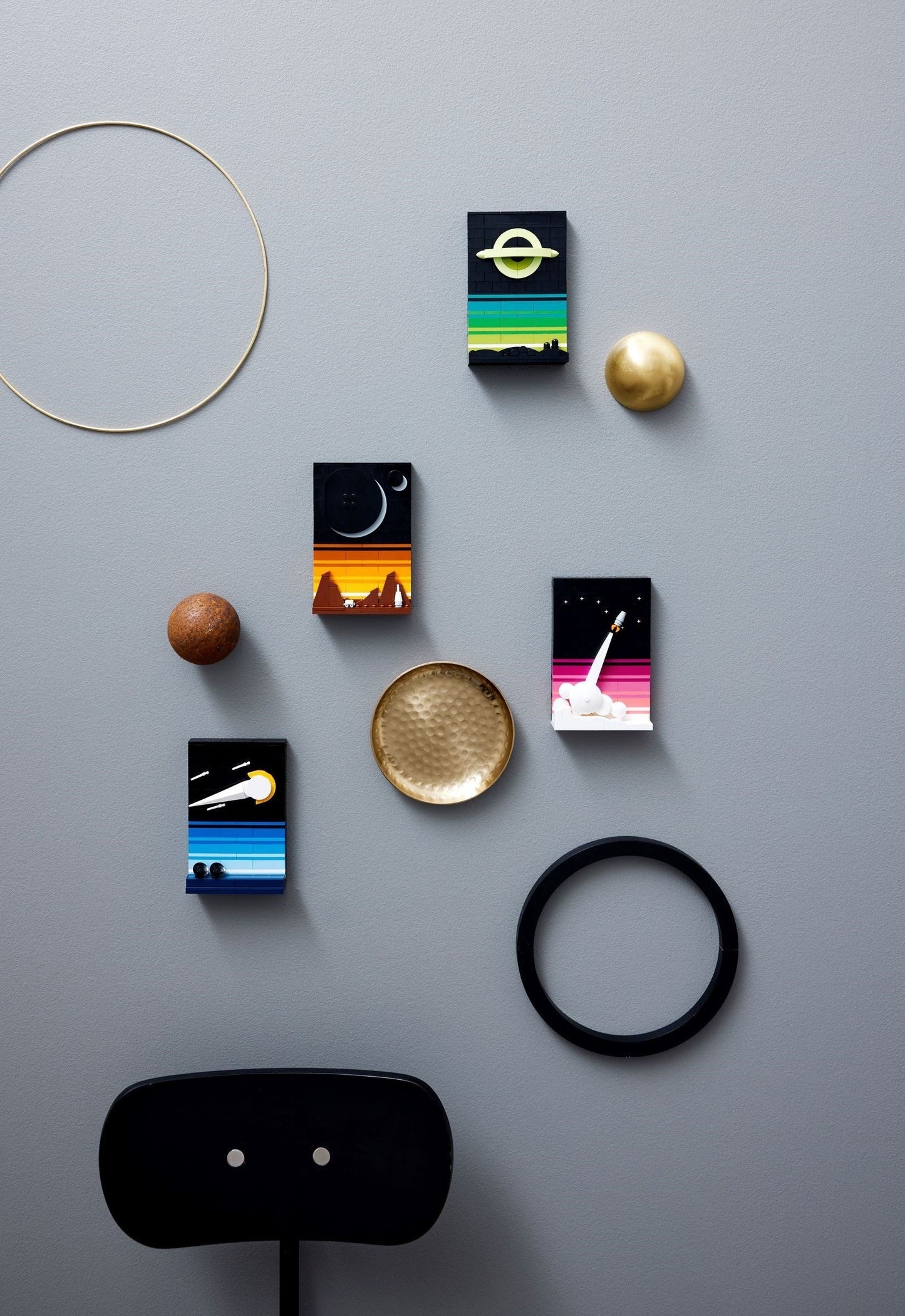 LEGO IDEAS Series 21340 Tales of the Space Age- Auzzi Store