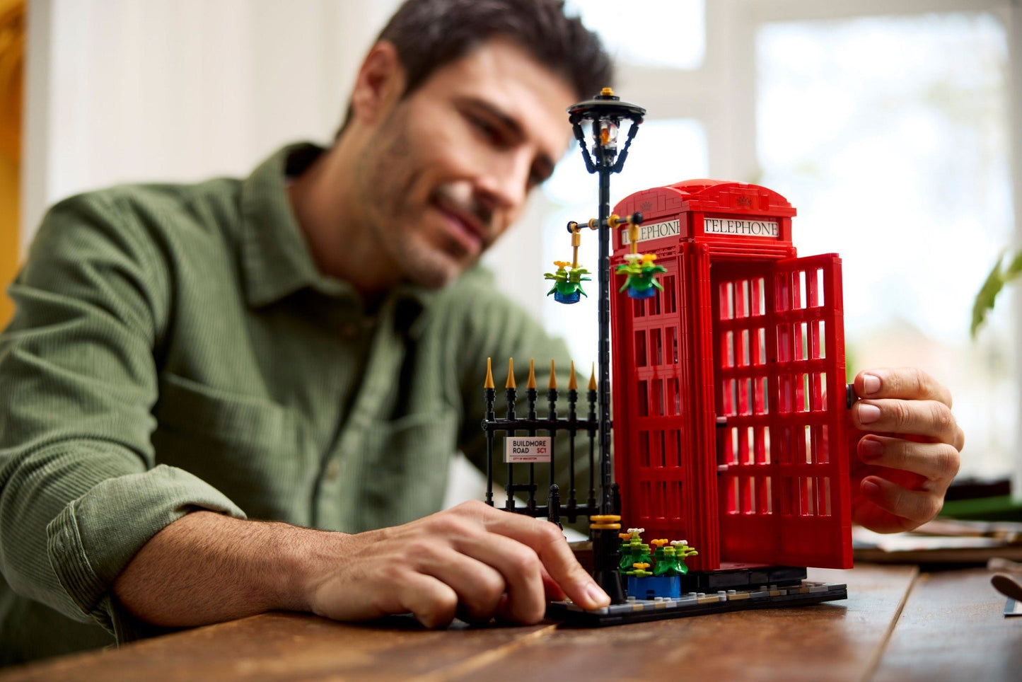 LEGO IDEAS Series 21347 Red London Telephone Box- Auzzi Store