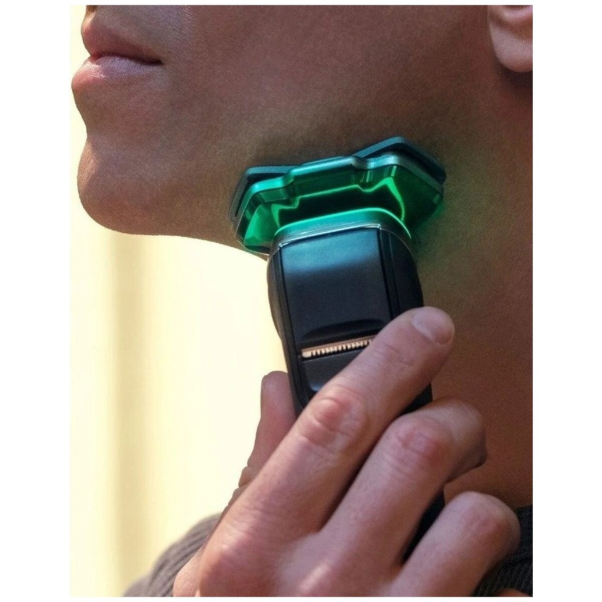 Philips Shaver Series 9000 SkinIQ - Lift and Cut - Dual SteelPrecision Blades - Chrome Silver - S9985-50