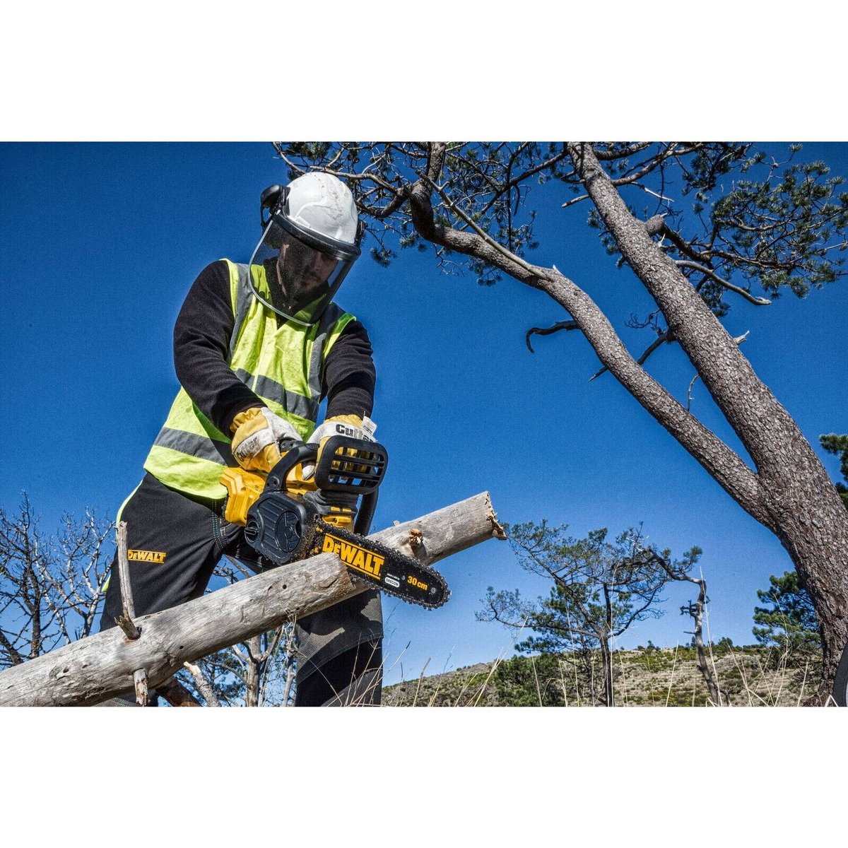 Dewalt 18V XR Brushless Chainsaw Kit 5Ah 300mm - Compact - Efficient Cutting - SuperSaverAU - view 3