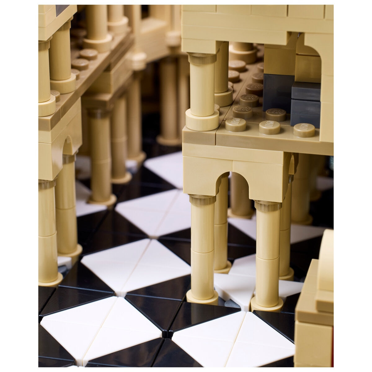 LEGO Architecture Notre-Dame de Paris 21061 - SuperSaverAU - view 8