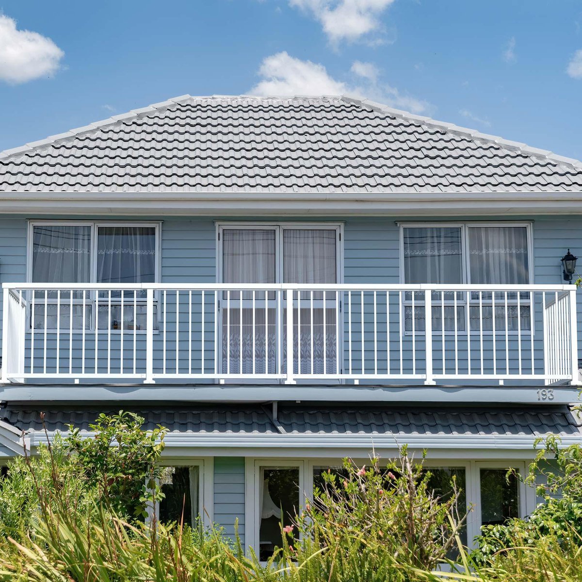 Peak White Aluminium Deck Balustrade Horizontal Angle Bracket Kit - 1 Pack - 45mm x 102mm x 63mm - Easy Installation - Rust Resistant - SuperSaverAU - view 3