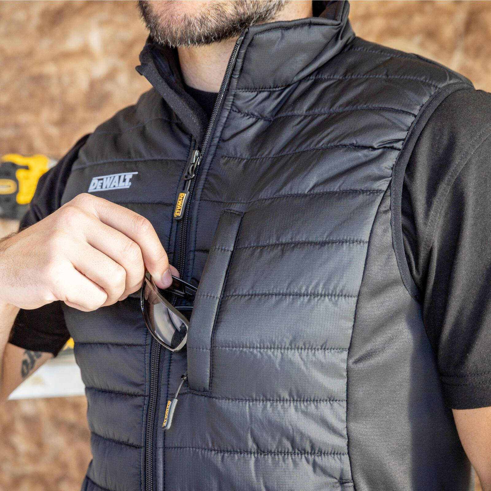 DeWALT Storm Vest Size XXL Black Insulated Nylon 3-Pocket Zip
