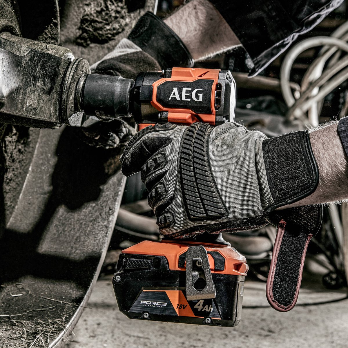 AEG 18V Sub Compact Impact Wrench 5Ah Kit - 339Nm Torque - Lightweight - SuperSaverAU - view 2