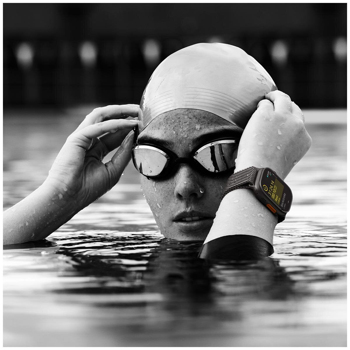 Apple Watch Ultra 2 GPS + Cellular 49mm Black Titanium Case With Dark Green Alpine Loop Large