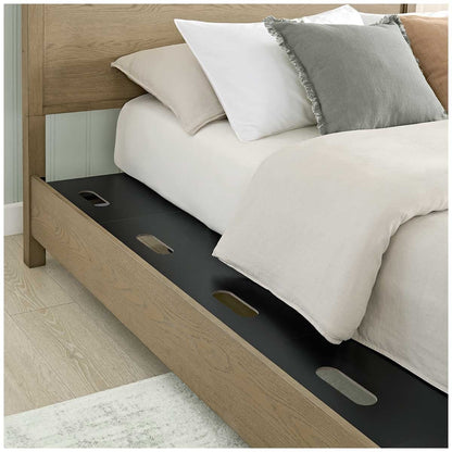 Universal Broadmoore Oaklynn Queen Canopy Bed