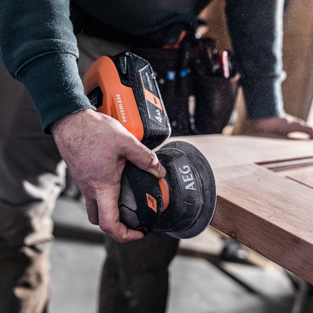 AEG 18V Brushless Sub Compact Random Orbital Sander 125mm - Skin Only - Ergonomic Design - 11,000 OPM - SuperSaverAU - view 3