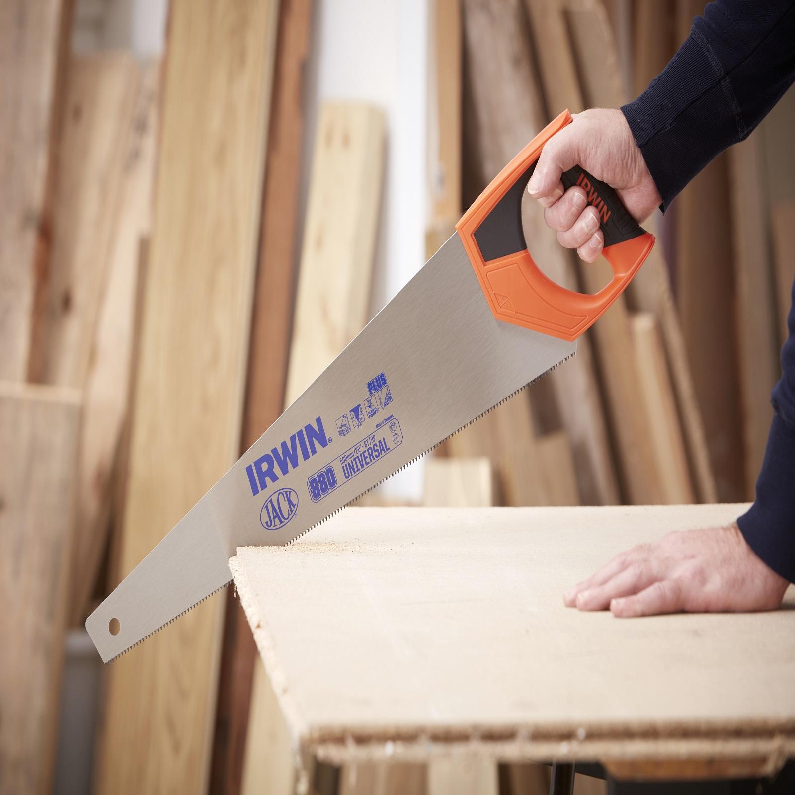 IRWIN Plus 880 Universal Handsaw 8 TPI Black Timber Cutting