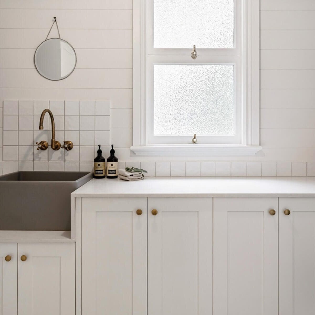 Turner Hastings Novi 50 x 46 Fine Fireclay Single Bowl Butler Sink - Concrete, Reversible - NO504FS-CL