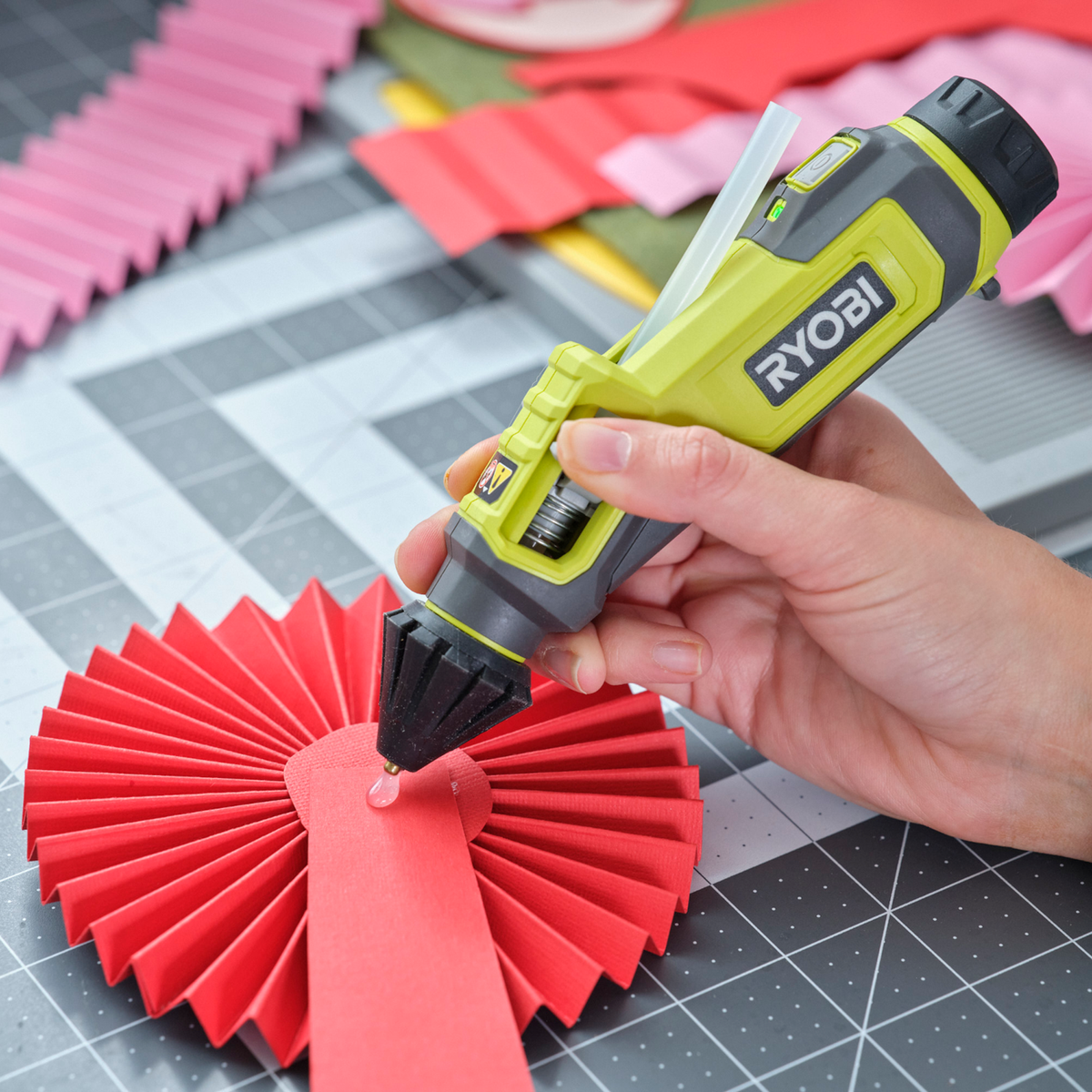 Ryobi USB Lithium Glue Pen Kit - 2Ah - 3 Glue Sticks - 30 Sec Heat-Up - SuperSaverAU - view 2