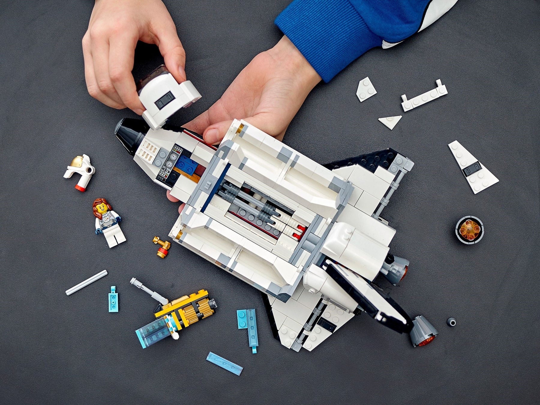 LEGO 31117 Space Shuttle 3-in-1 Rocket Lunar Lander - SuperSaverAU - view 5