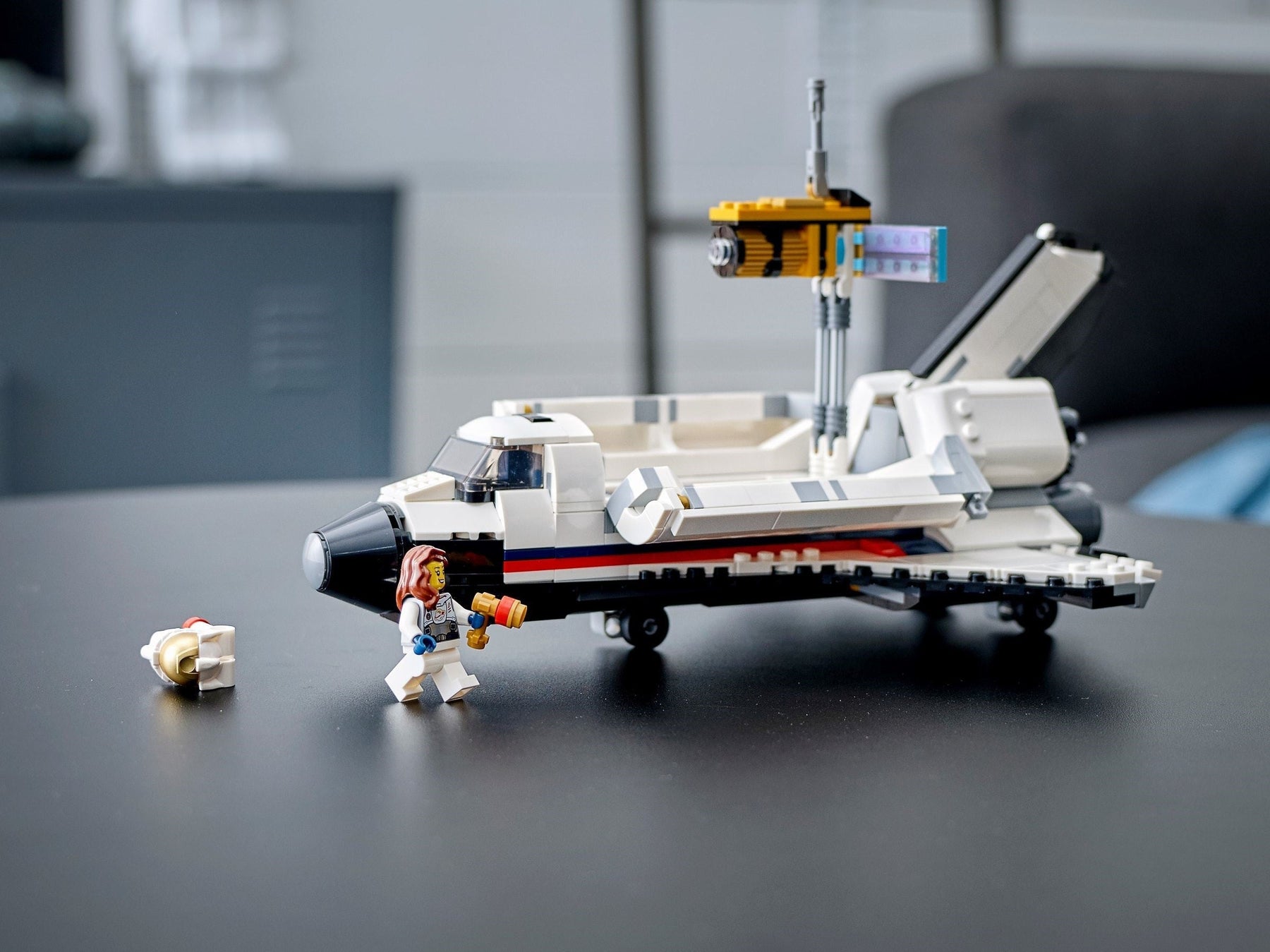 LEGO 31117 Space Shuttle 3-in-1 Rocket Lunar Lander - SuperSaverAU - view 7