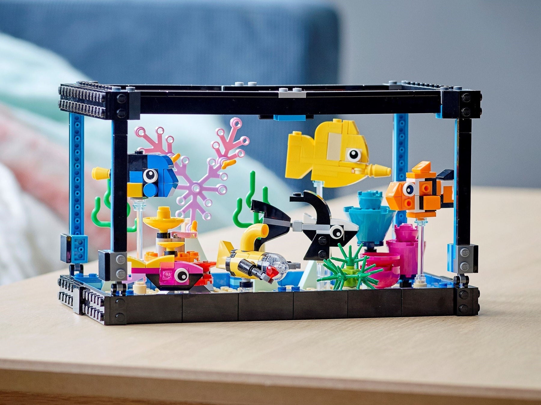 LEGO 31122 Creator 3in1 Fish Tank Playset - SuperSaverAU - view 3