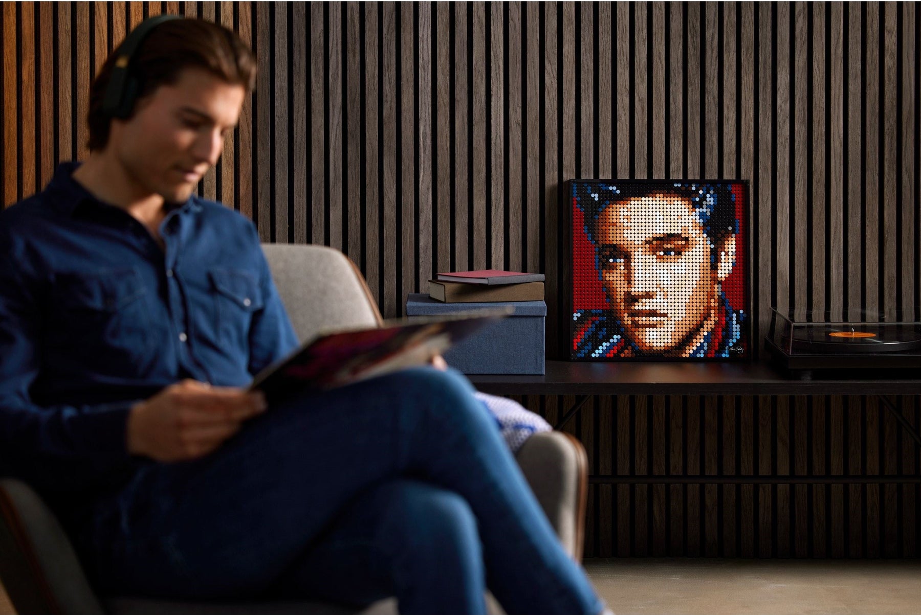 LEGO 31204 Elvis Presley “The King” Portrait - Buildable Wall Art - SuperSaverAU - view 6