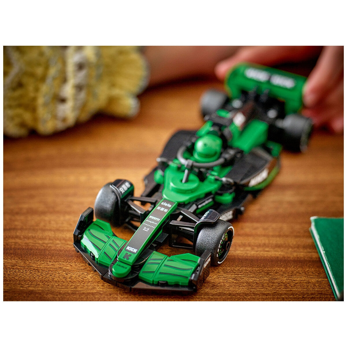 LEGO Speed Champions KICK Sauber F1 Team C44 Race Car 77247 - SuperSaverAU - view 6