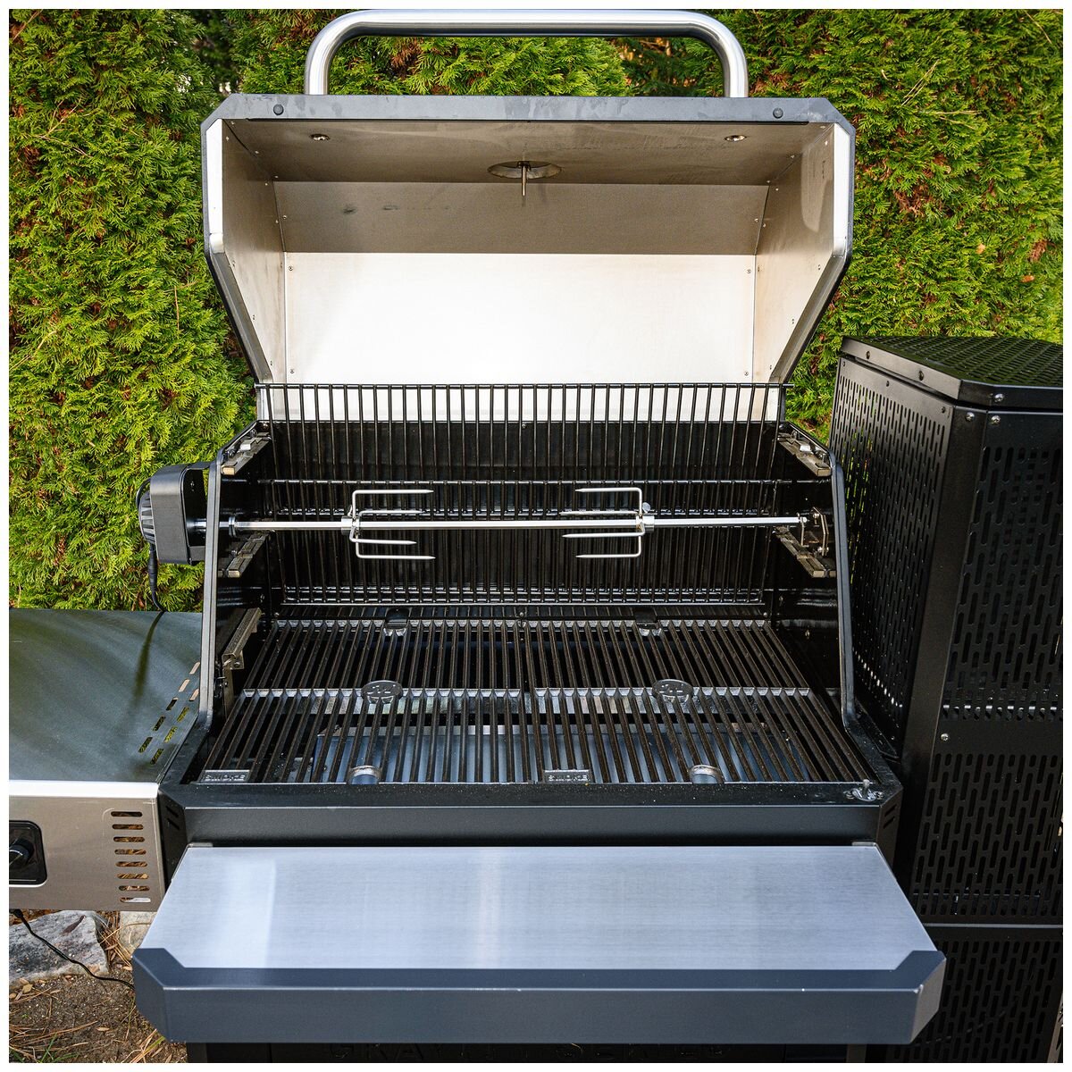Masterbuilt Gravity Series rotisserie - two spit rods, electric motor, adjustable meat claws - MB20091220