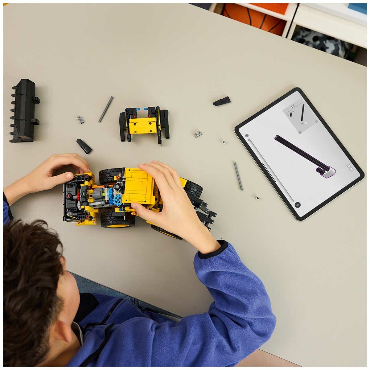 LEGO Technic Volvo L120 Electric Wheel Loader 42209 - Articulated Steering, Shovel Tilt, 3 Spinning Gears, Imaginative Play - SuperSaverAU - view 7