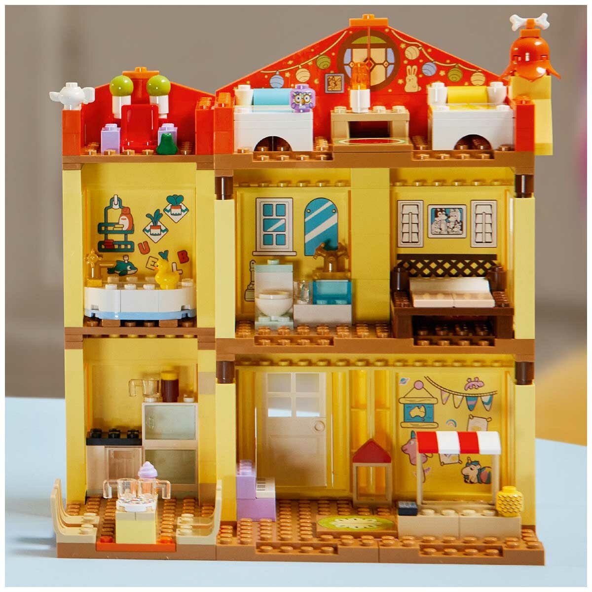 LEGO Bluey Bluey’s Family House Playset 11203 with 4 Minifigures & Modular Design