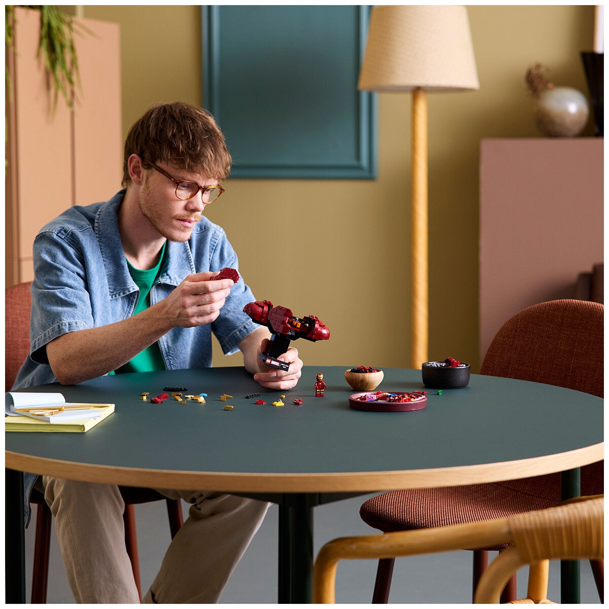 LEGO Marvel Iron Man MK4 Bust 76327 | Collectible Model with 436 Pieces, Adjustable Flaps, Shoulder Cannons, Rotating Head, and Iron Man Minifigure