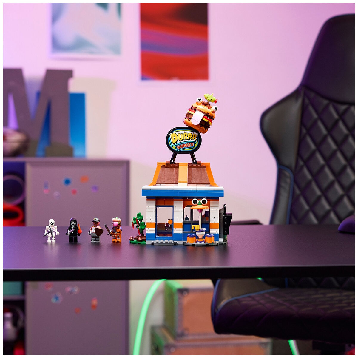 LEGO Fortnite Durrr Burger Restaurant 77076 Building Set with 546 Pieces, Modular Design, Customizable Features, and Exclusive Beef Boss Outfit