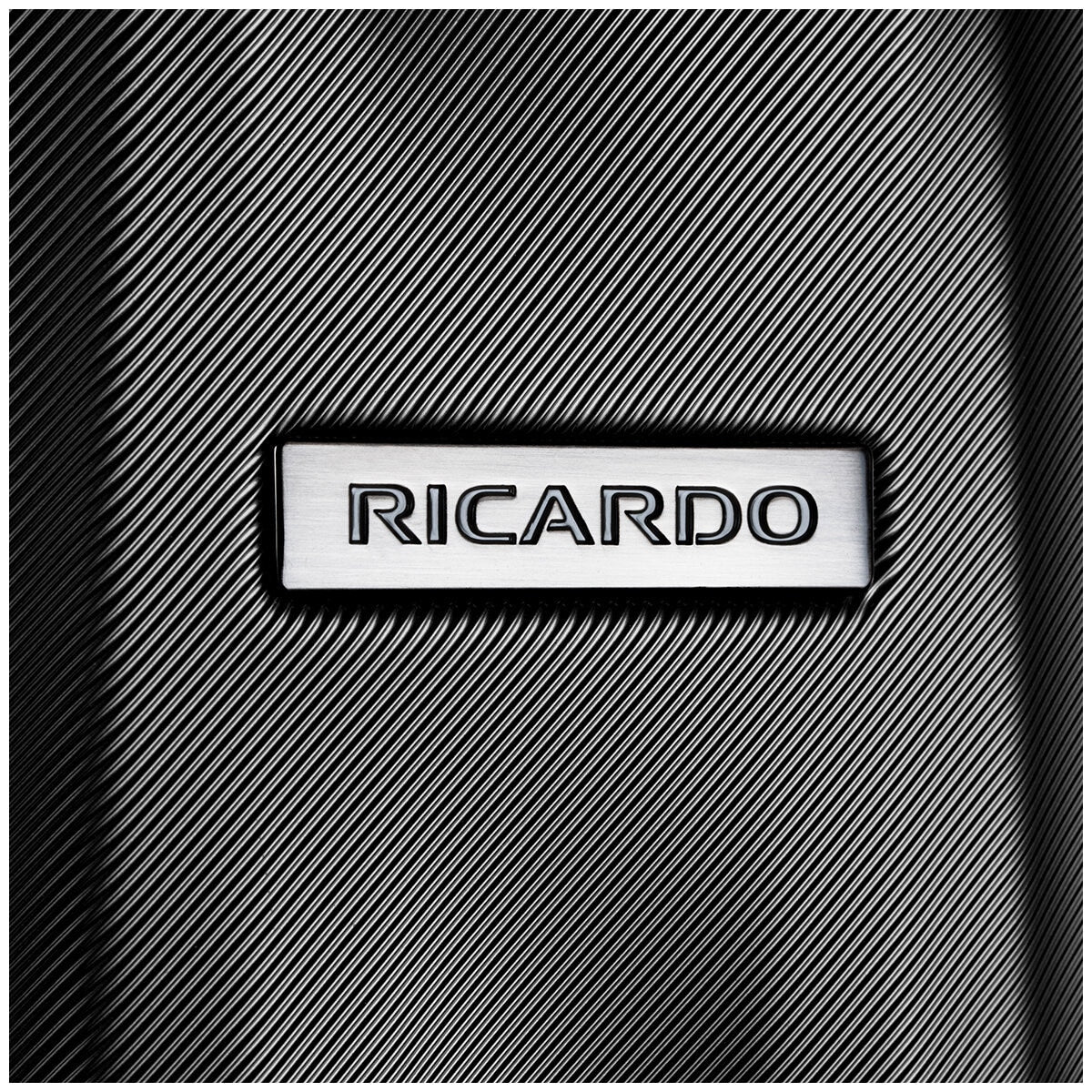 Ricardo Pacific Palisades Large Upright Luggage Black 100% Polycarbonate TSA Locks & Ergonomic Handle - SuperSaverAU - view 7