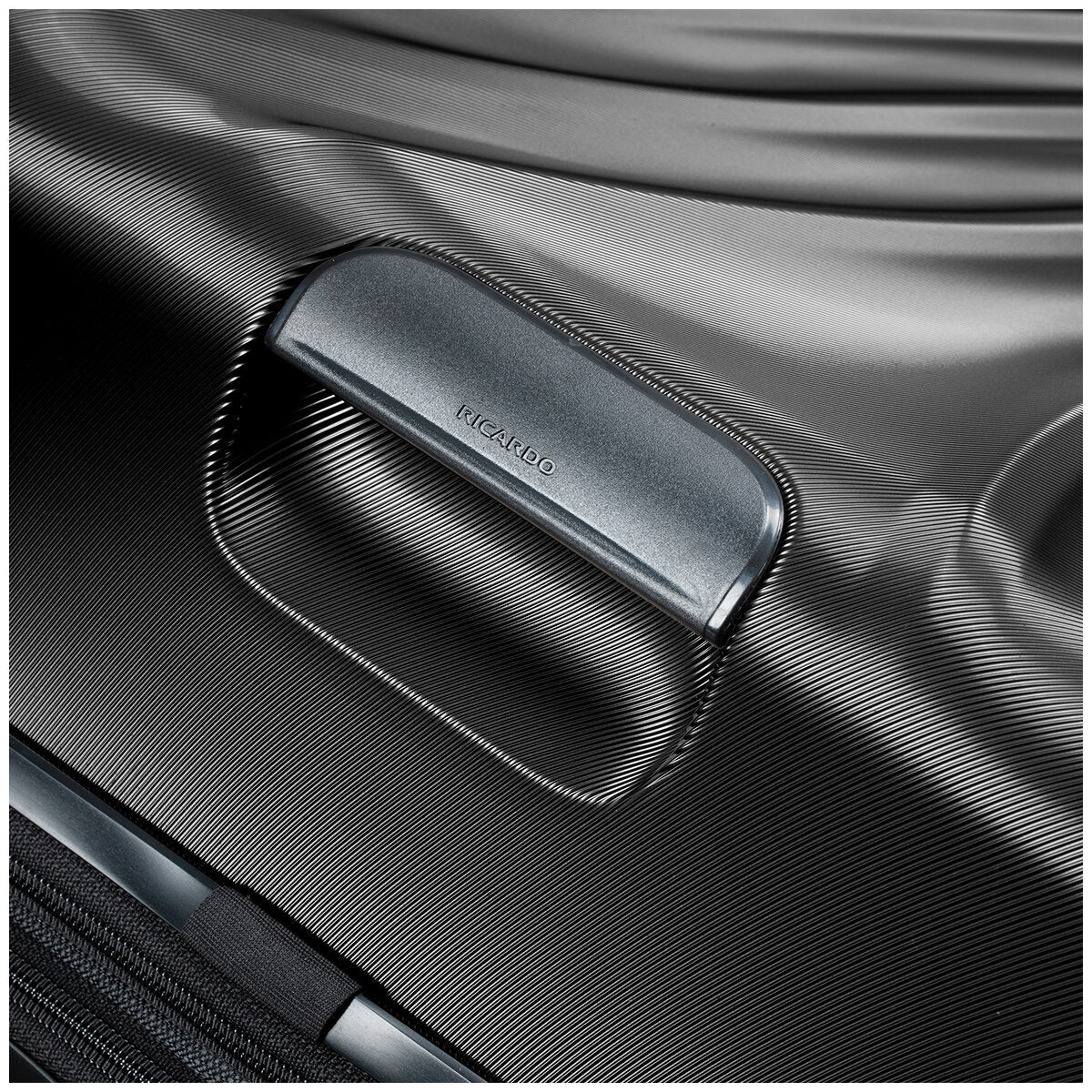 Ricardo Pacific Palisades Large Upright Luggage Black 100% Polycarbonate TSA Locks & Ergonomic Handle - SuperSaverAU - view 6