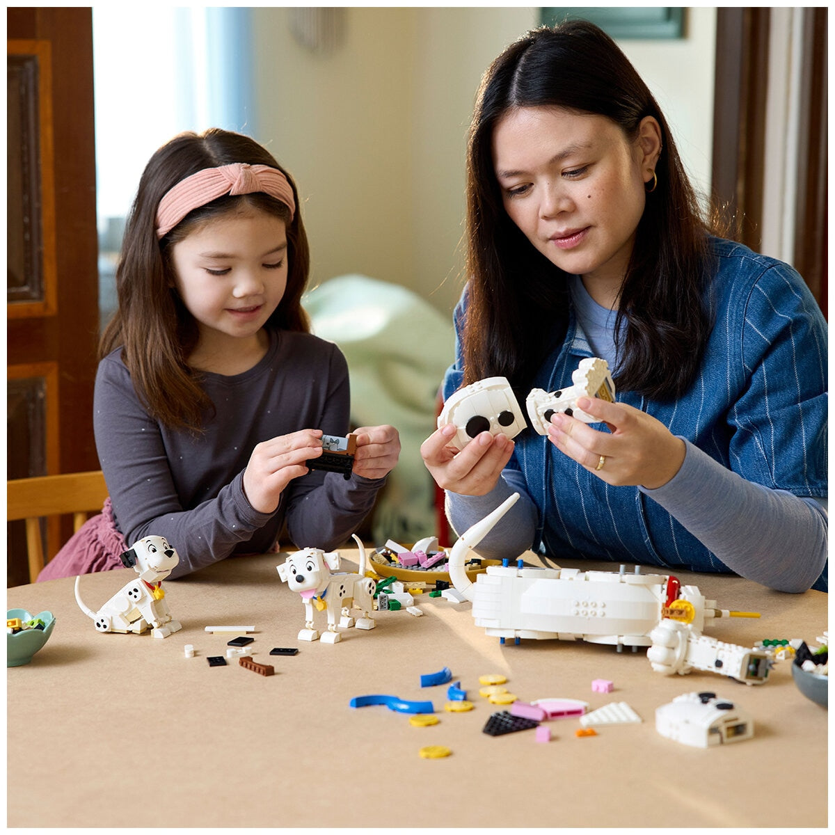 LEGO Disney 101 Dalmatians Puppy 43269 Building Set | Customisable Dalmatian | 1,722 Pieces | Nostalgic Gift for Disney Fans