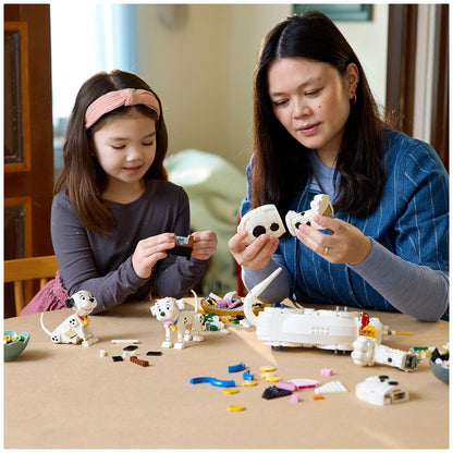 LEGO Disney 101 Dalmatians Puppy 43269 Building Set | Customisable Dalmatian | 1,722 Pieces | Nostalgic Gift for Disney Fans