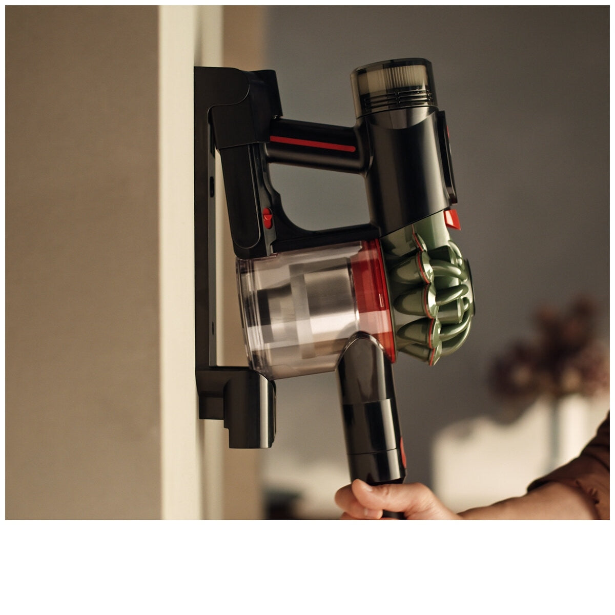 Dyson V8 Cyclone 226890-01 Cordless Vacuum, 60min Runtime, Pet Hair Removal, Green/Black