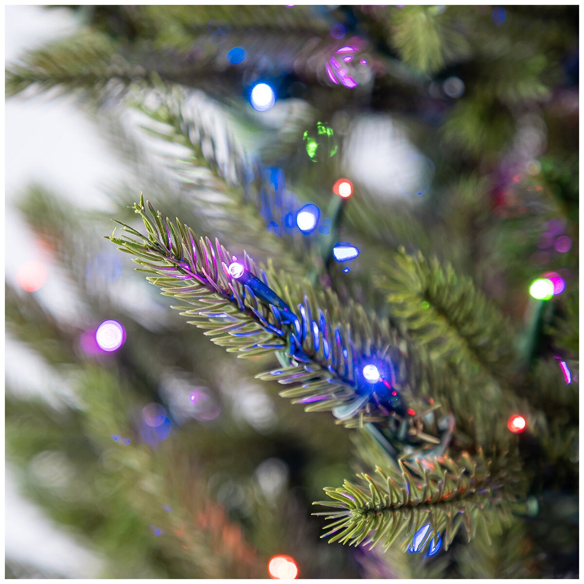 2.28m Pre-Lit Christmas Tree with Twinkle Timer, Dimmable Remote and 3,866 Realistic Branch Tips — image 7