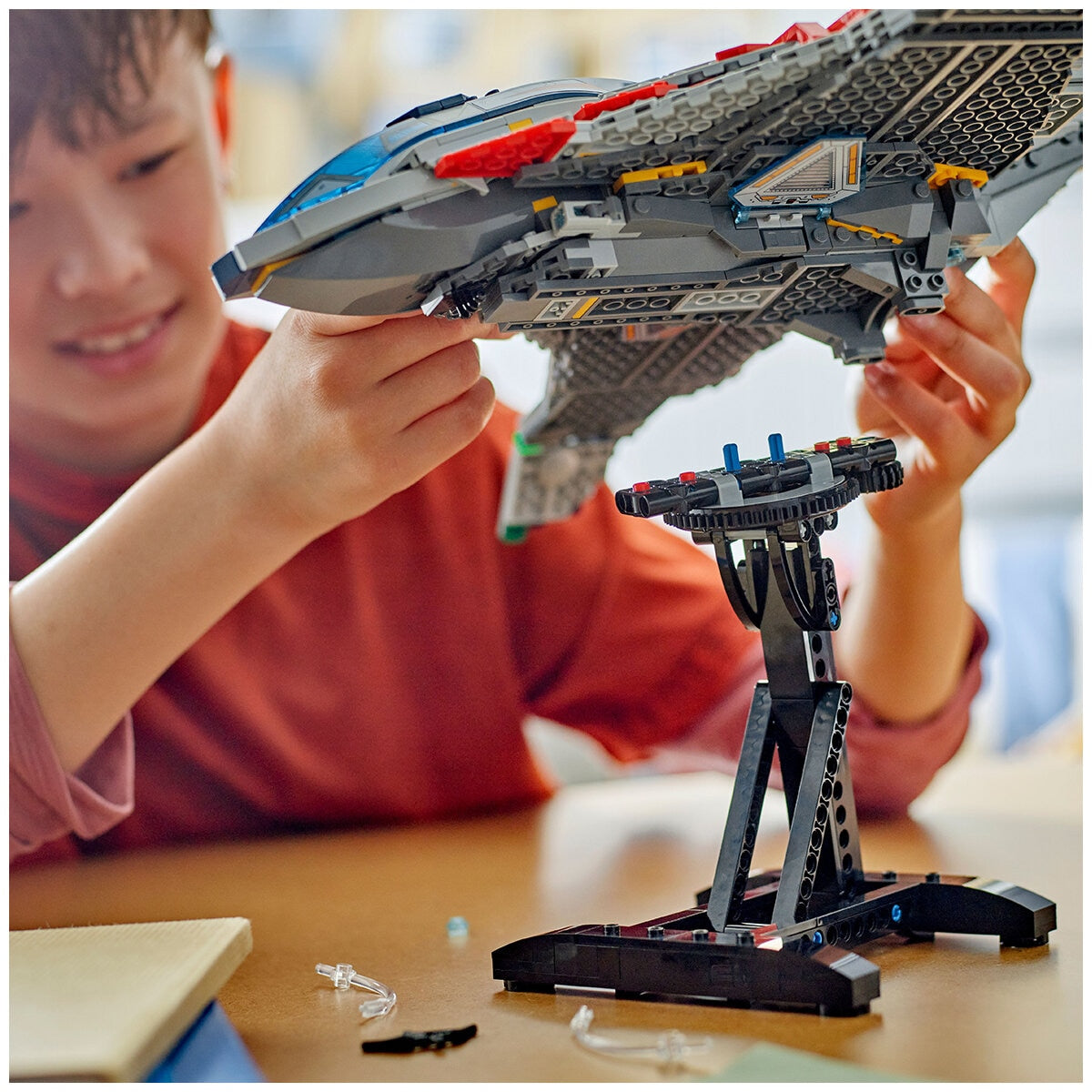 LEGO Marvel Avengers Quinjet 76325, 1,131 Pieces, Includes Minifigures, Ages 12+ - SuperSaverAU - view 10