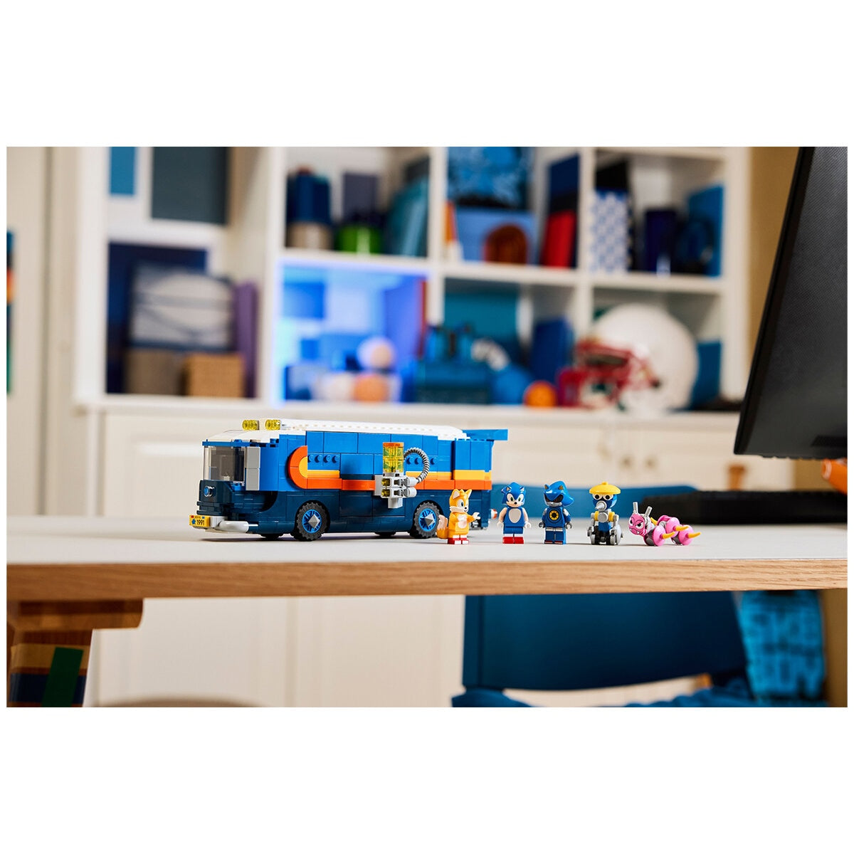 LEGO Sonic The Hedgehog Team Sonic Command Truck 77006, 747 Pieces, Ages 8+, Includes 5 Figures