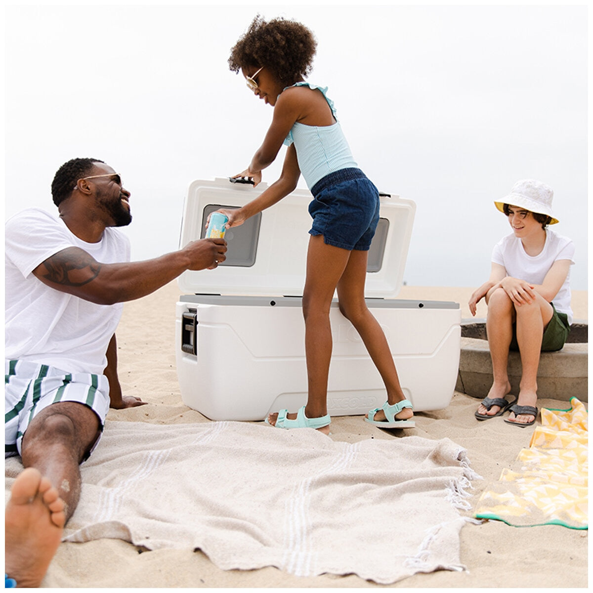 Igloo Maxcold 156L Chest Cooler with Quick Access Hatch & High Performance Insulation - SuperSaverAU - view 10