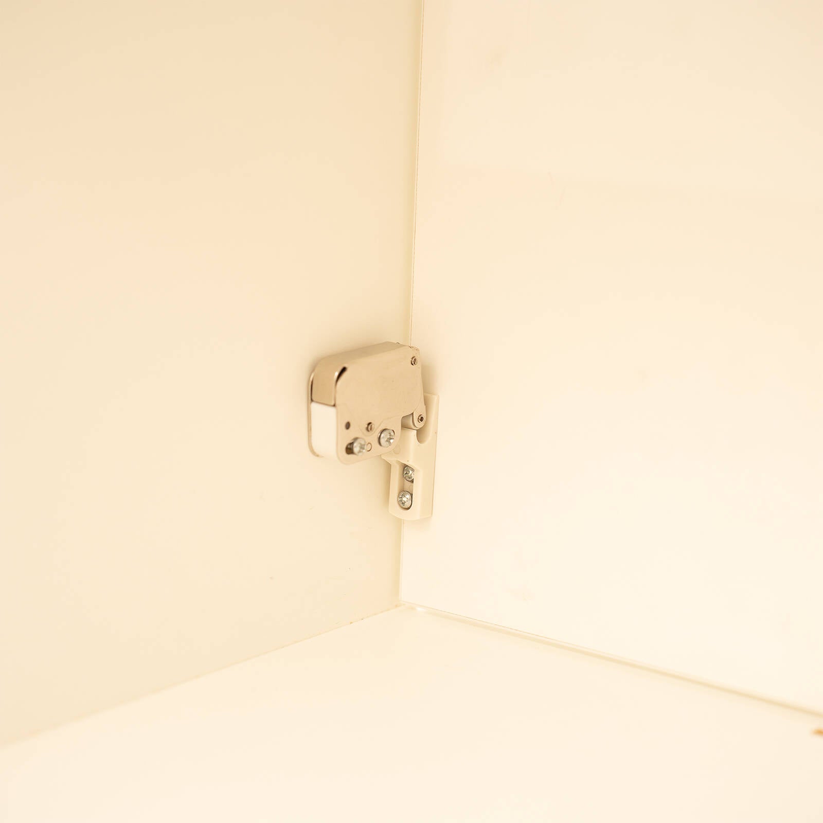Taskmaster 37mm White Slimline Mini Latch - Push To Open Indoor
