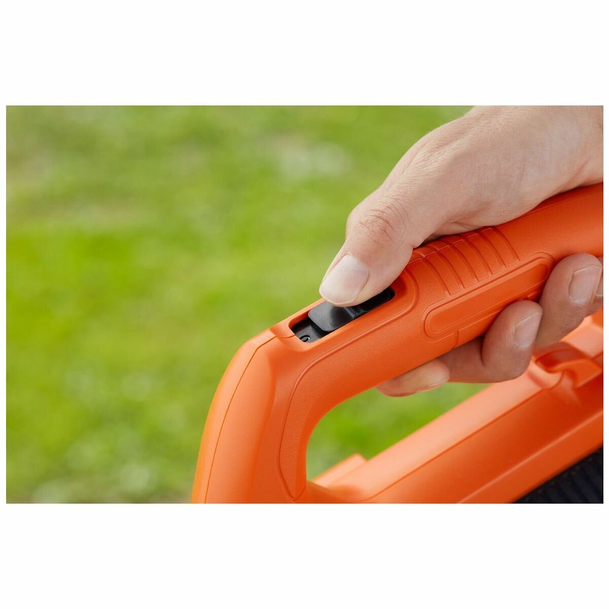 Black & Decker 18V Lithium-Ion Axial Blower - 356CFM Airflow, 140km/h Air Speed, 4.0Ah Battery - BCBL200L40-XE