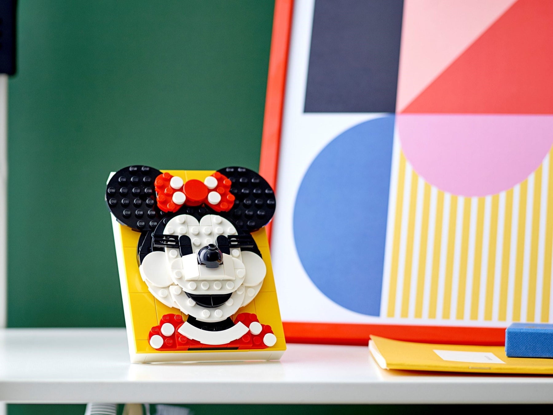 LEGO 40457 Brick Sketches Minnie Mouse Disney Portrait - SuperSaverAU - view 3