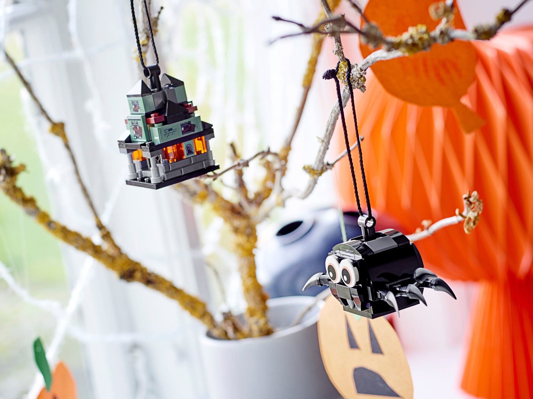 LEGO 40493 Spider & Haunted House Pack - SuperSaverAU - view 3