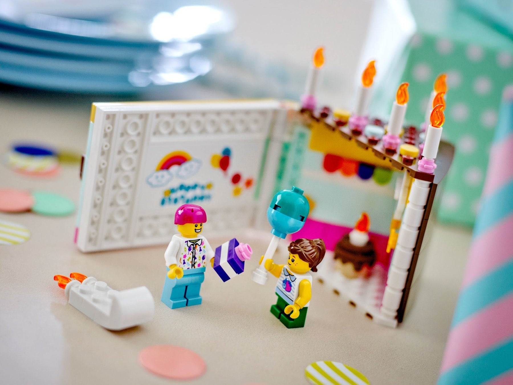 LEGO 40641 Birthday Cake – Celebration Display Model - SuperSaverAU - view 4