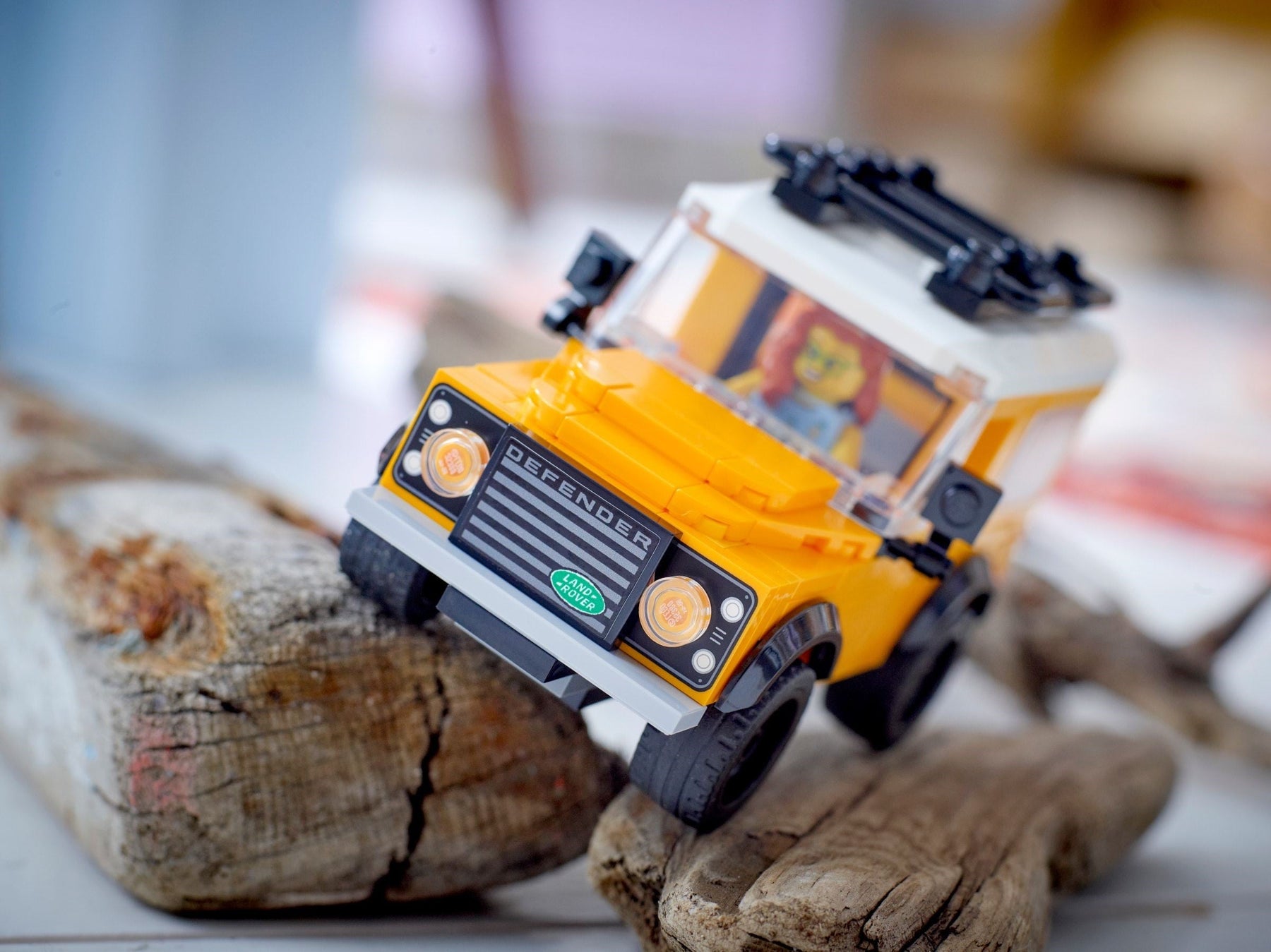 LEGO 40650 Land Rover Classic Defender – Iconic Off-Road Adventure Playset - SuperSaverAU - view 4