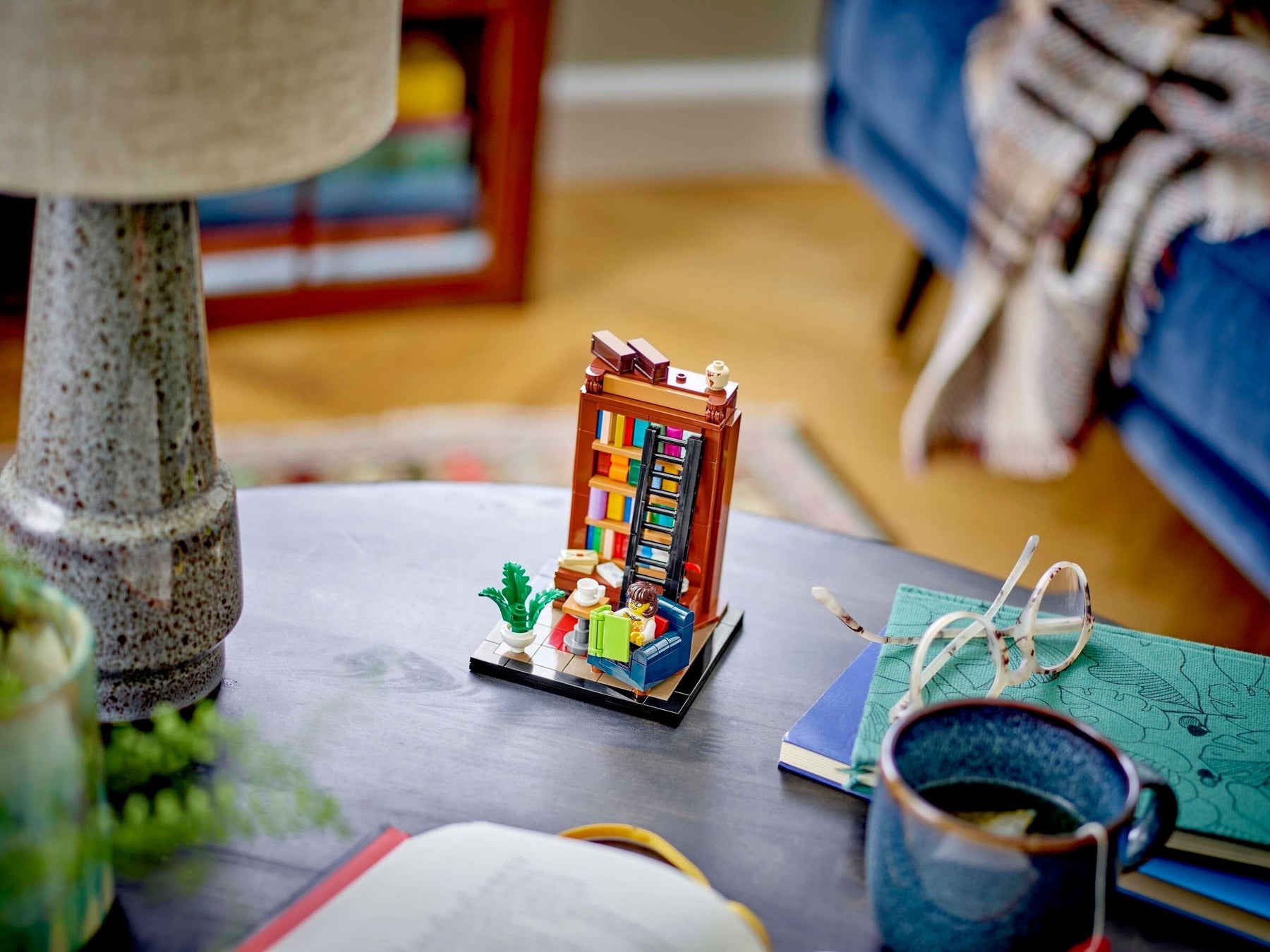 LEGO Ideas 40698 Books Are My Passion GWP - SuperSaverAU - view 5