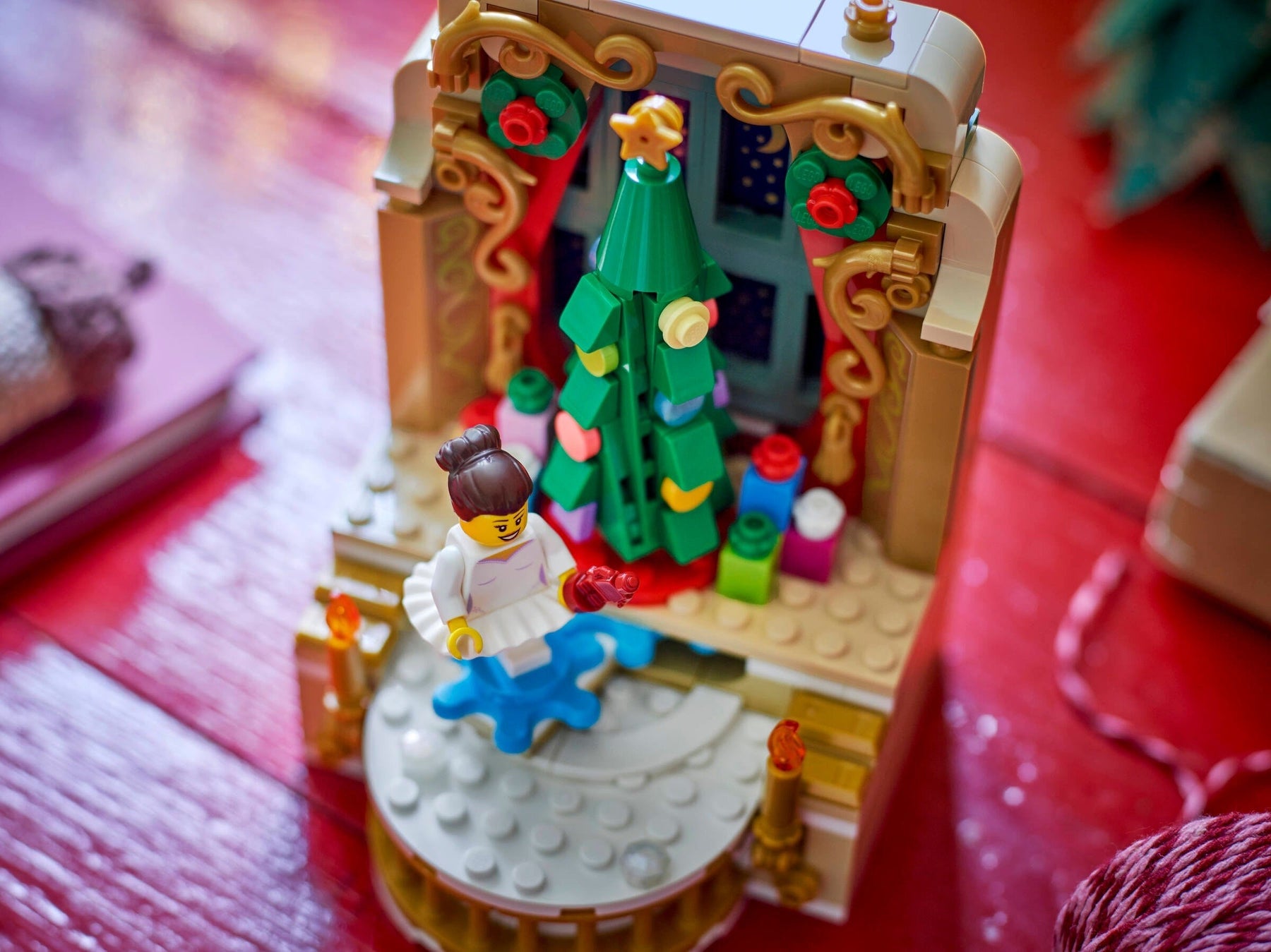 LEGO 40701 Christmas Ballerina Nutcracker Scene - SuperSaverAU - view 4