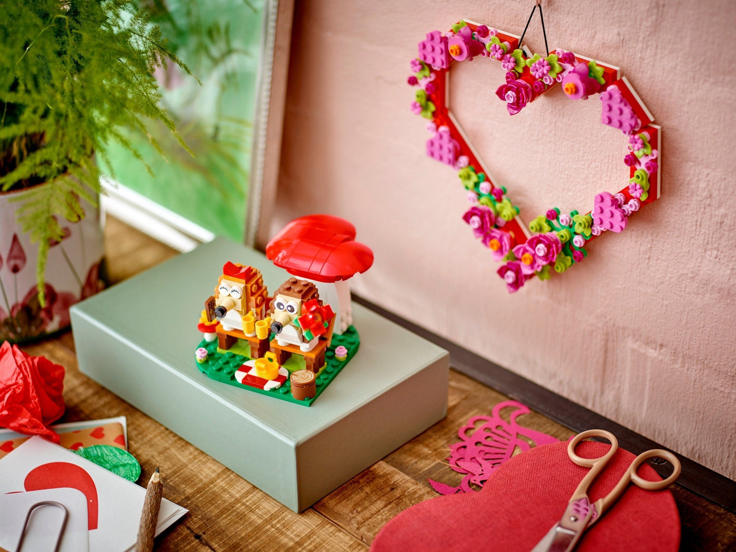 LEGO Seasonal Hedgehog Picnic Date 40711 - Perfect Valentine Gift